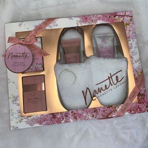 Nanette Lepore Foot Spa